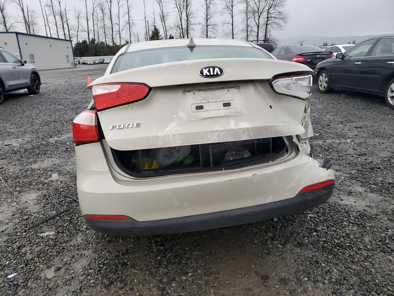 VIN KNAFK4A6XF5379385 2015 KIA FORTE no.6