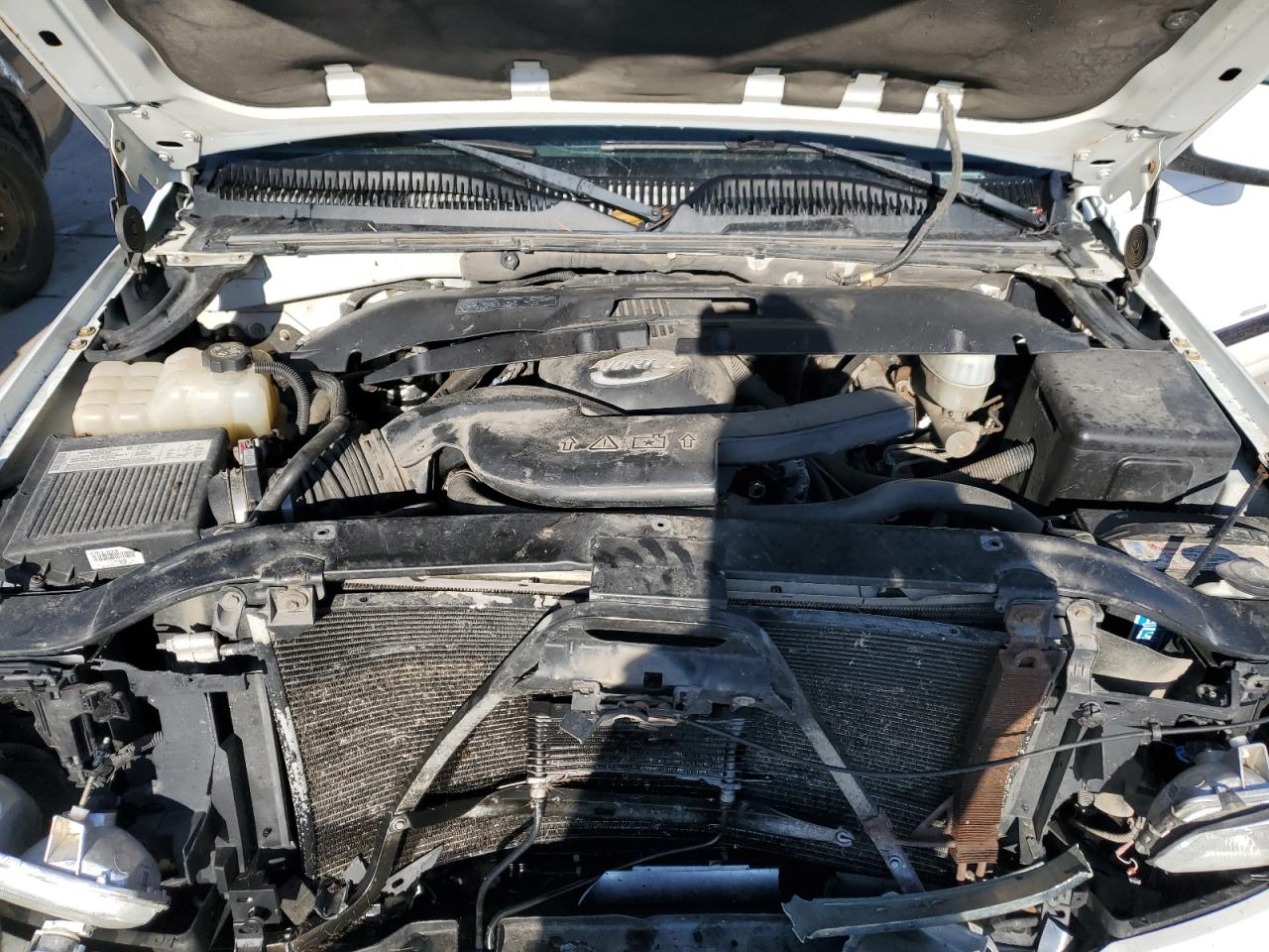 2004 GMC Yukon - Image 12