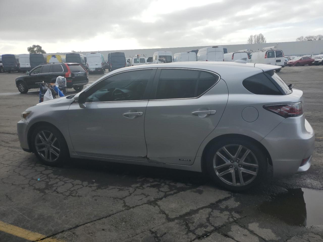 2015 Lexus CT - Image 2