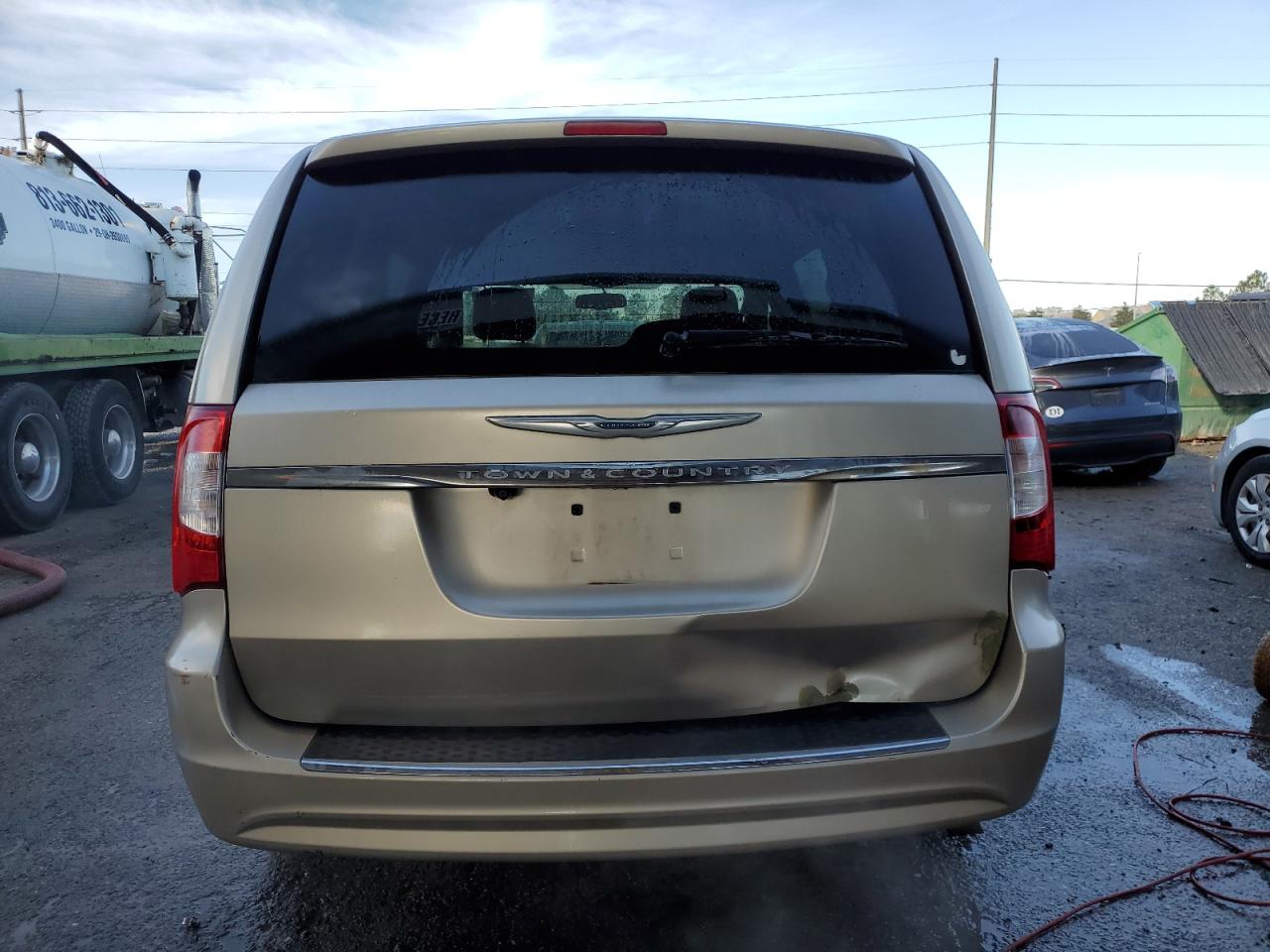 2015 Chrysler Town & Country - Image 6