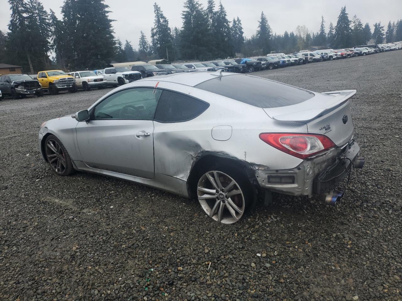 2011 Hyundai Genesis - Image 2