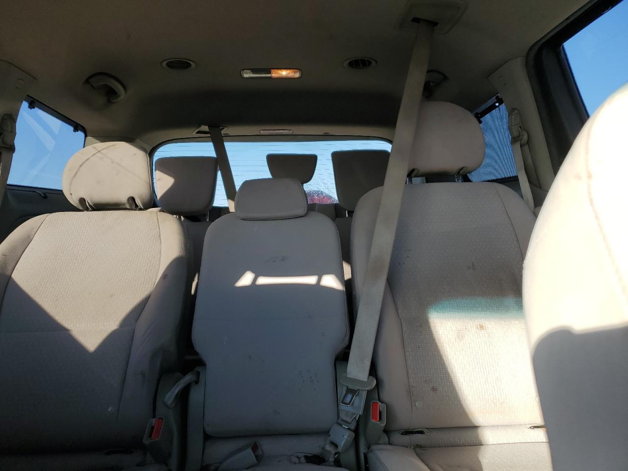 2016 Kia Sedona - Image 10