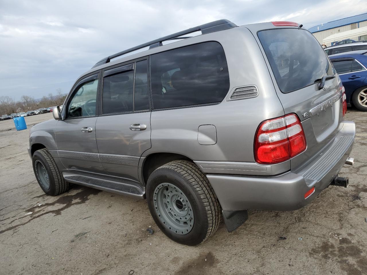 2004 Toyota Land Cruiser - Image 2