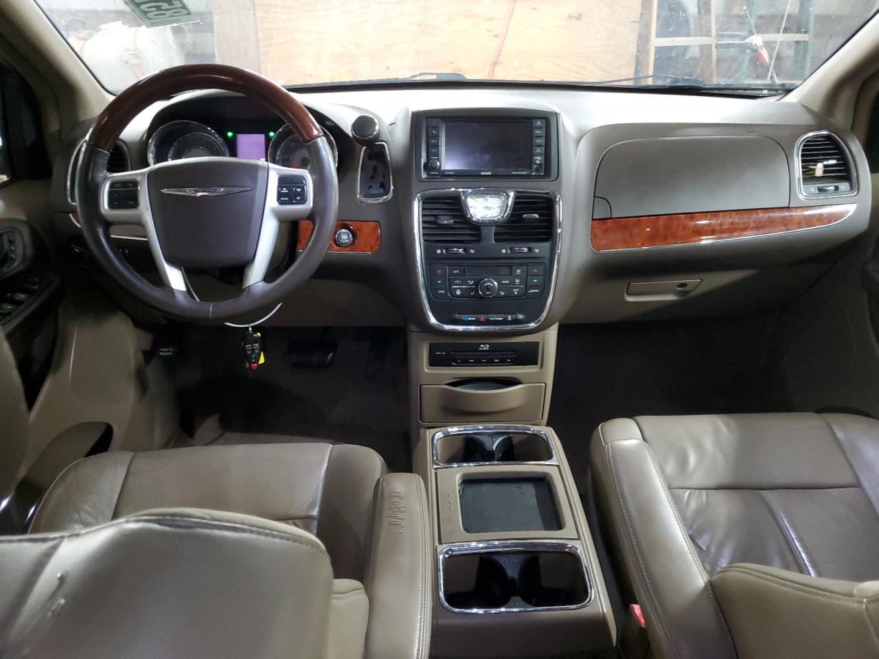 2015 Chrysler Town & Country - Image 8