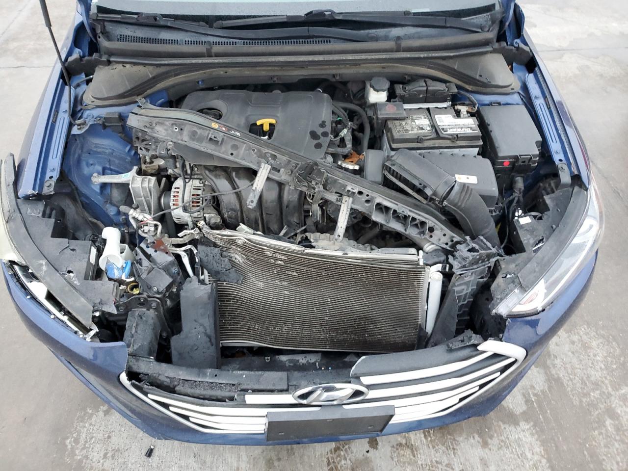 2017 Hyundai Elantra - Image 11