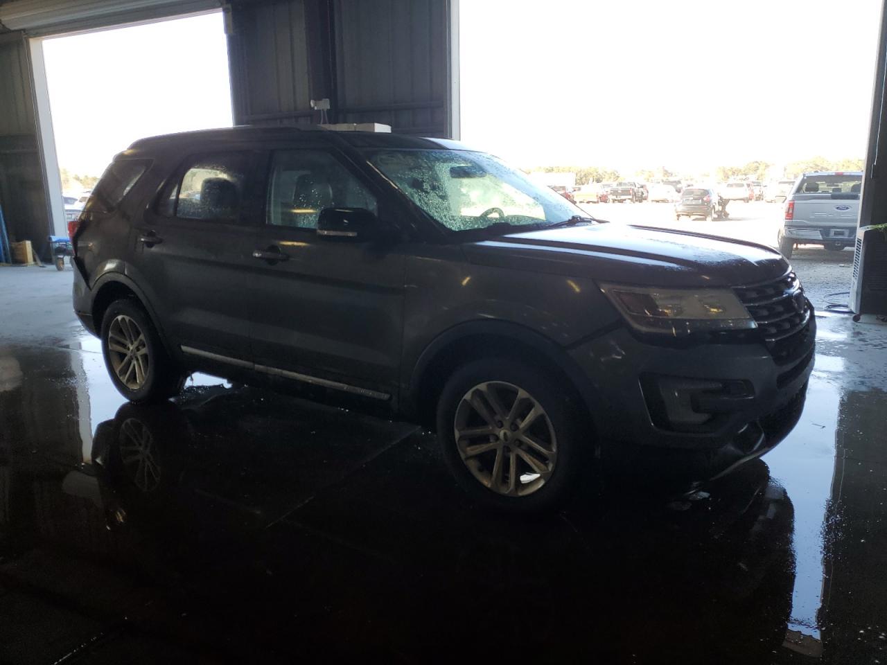 2017 Ford Explorer - Image 4