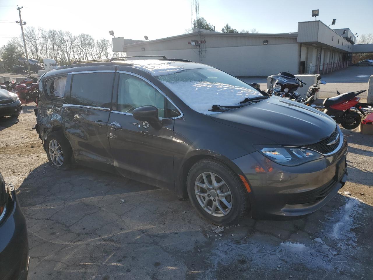 2020 Chrysler Voyager - Image 4