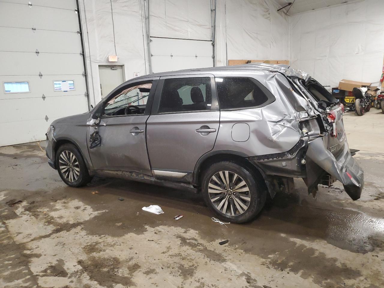 JA4AZ3A39LZ021718 2020 MITSUBISHI OUTLANDER - Image 2