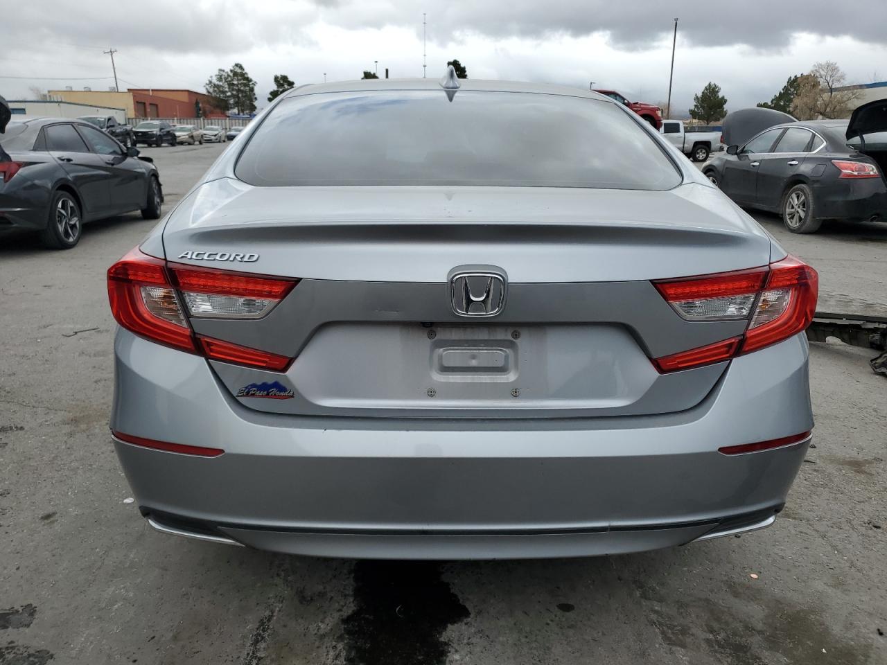 VIN 1HGCV1F13JA202817 2018 HONDA ACCORD no.6