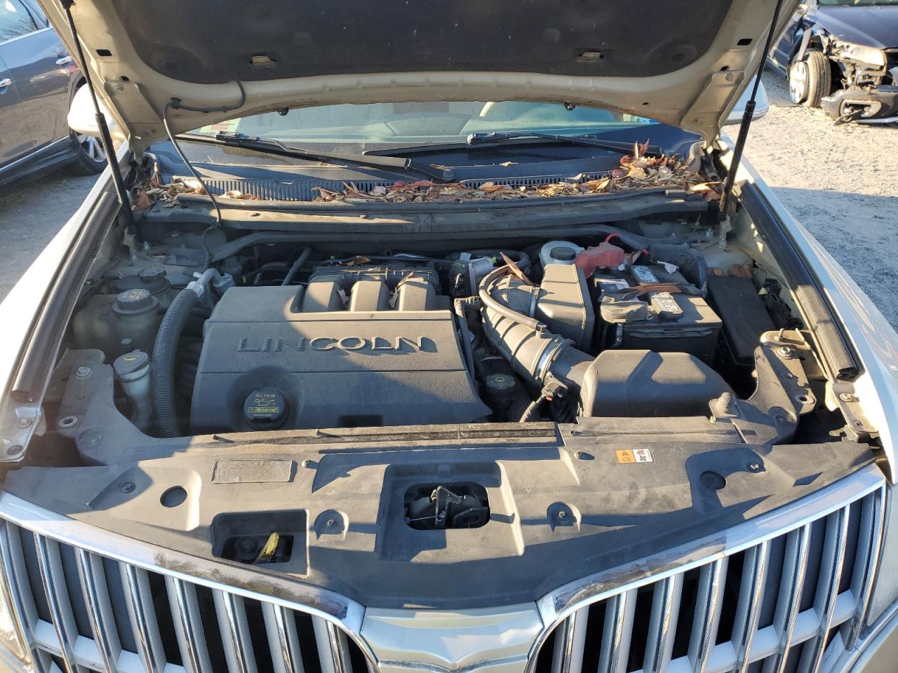 2010 Lincoln MKT - Image 12