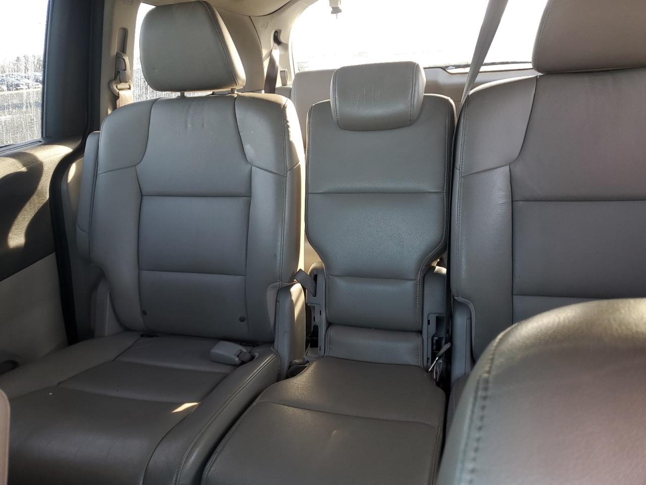2015 Honda Odyssey - Image 10