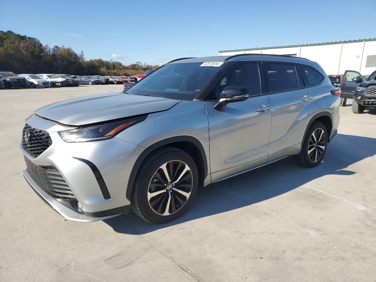 2022 Toyota Highlander - Image 1