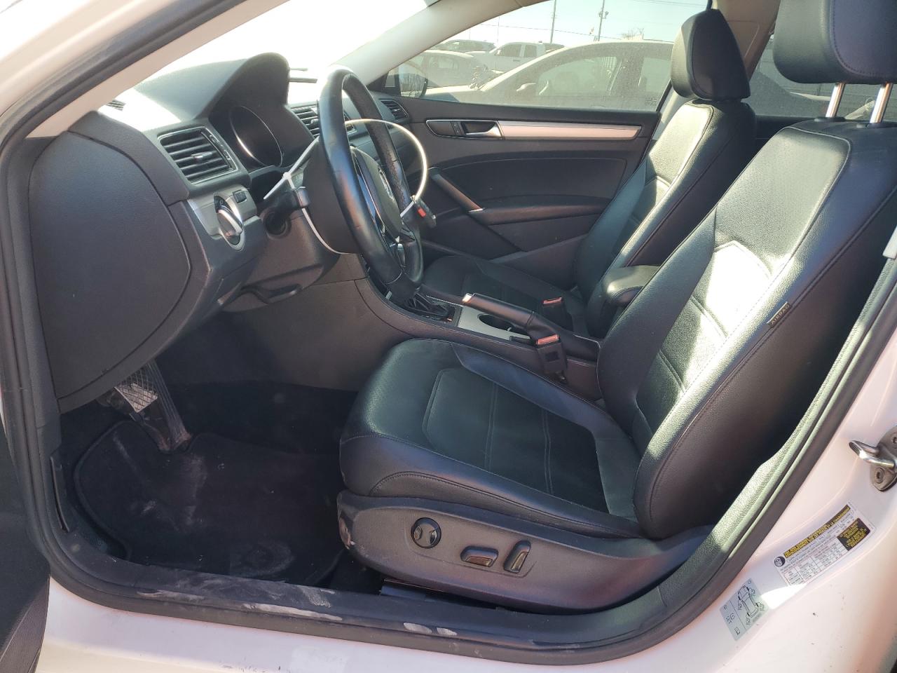 2019 Volkswagen Passat - Image 7