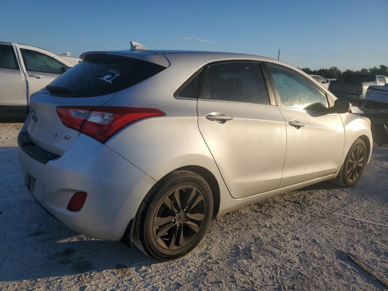2013 Hyundai Elantra - Image 3