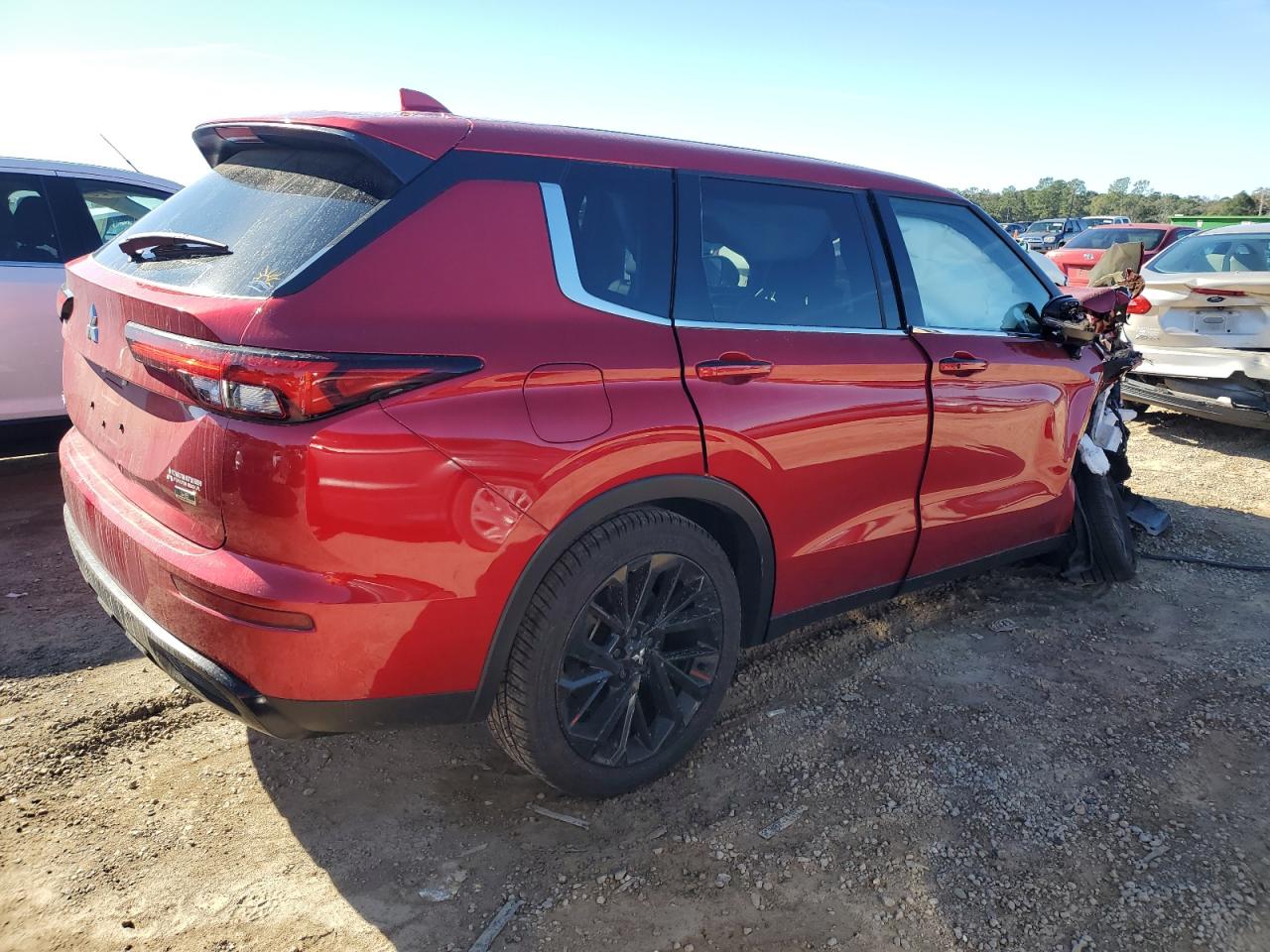 2024 Mitsubishi Outlander - Image 3