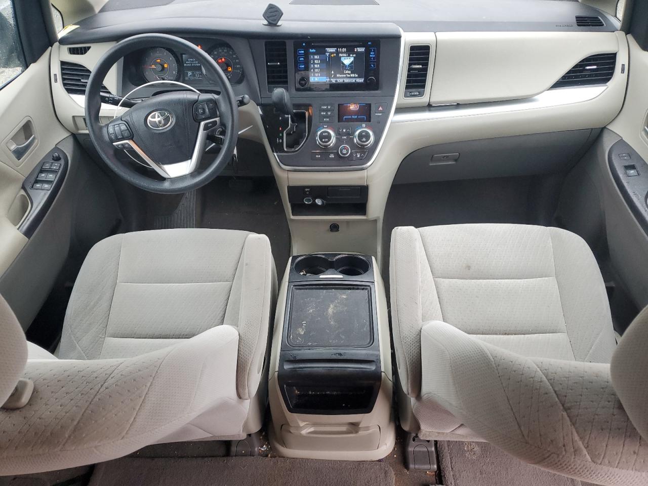 2015 Toyota Sienna - Image 8