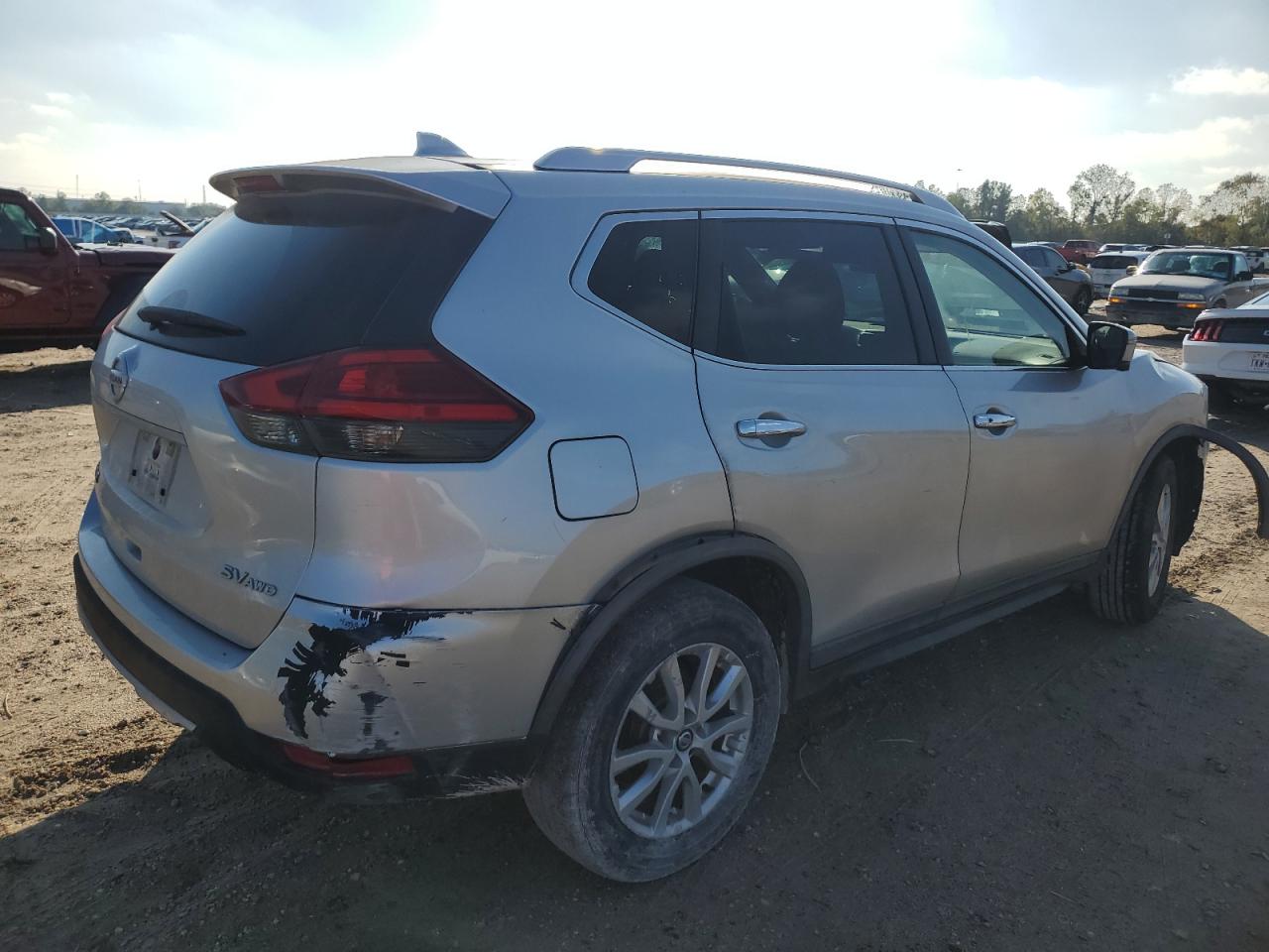 2017 Nissan Rogue - Image 3