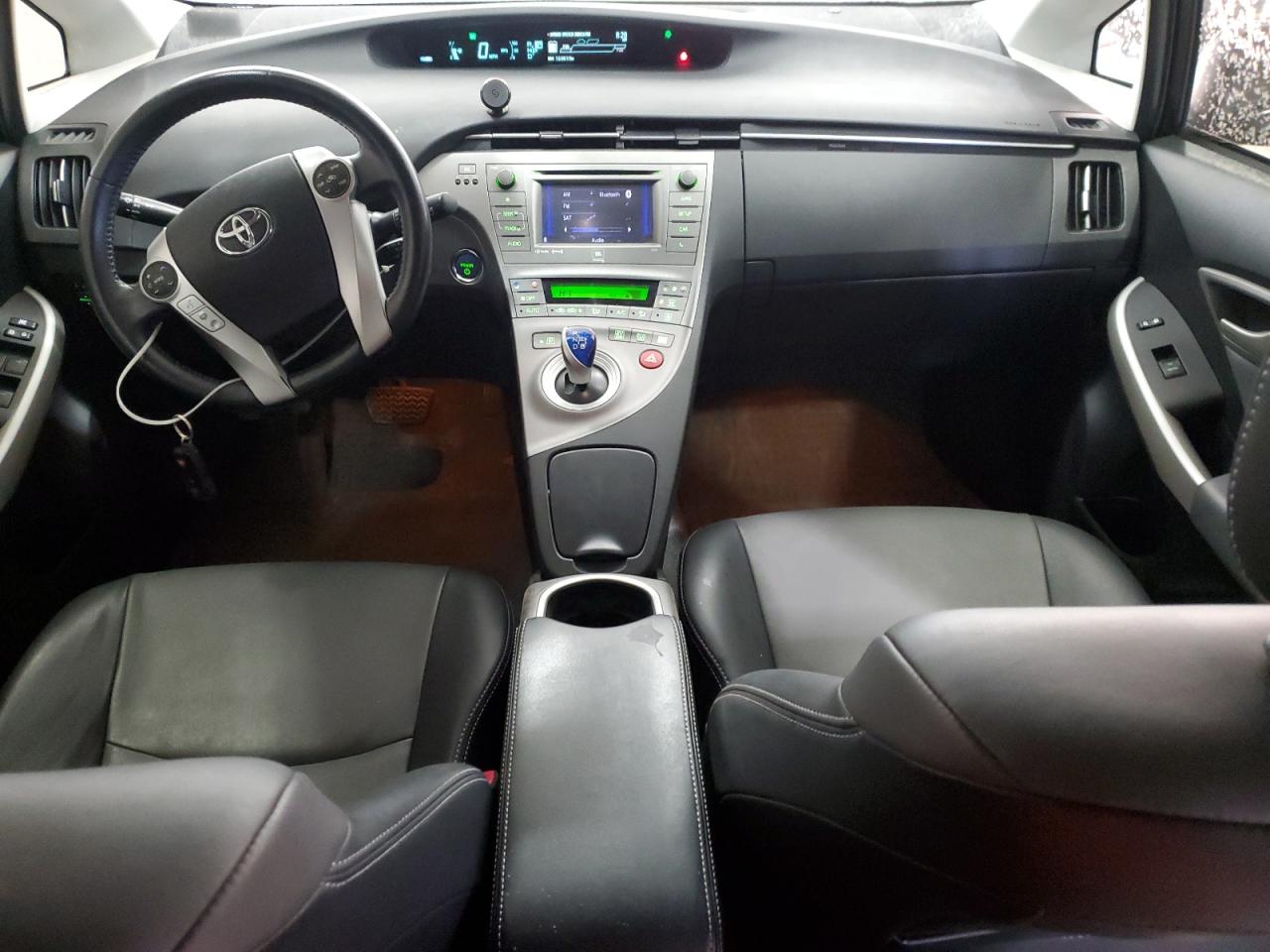 2013 Toyota Prius - Image 8