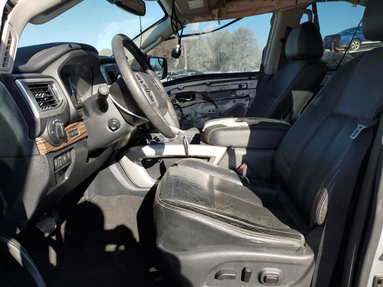 2017 Nissan Titan - Image 7