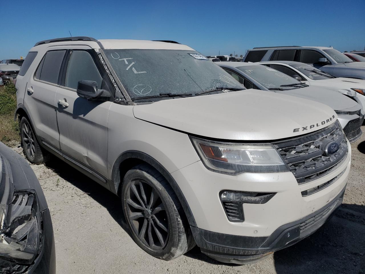 VIN 1FM5K7D80JGA52113 2018 FORD EXPLORER no.4