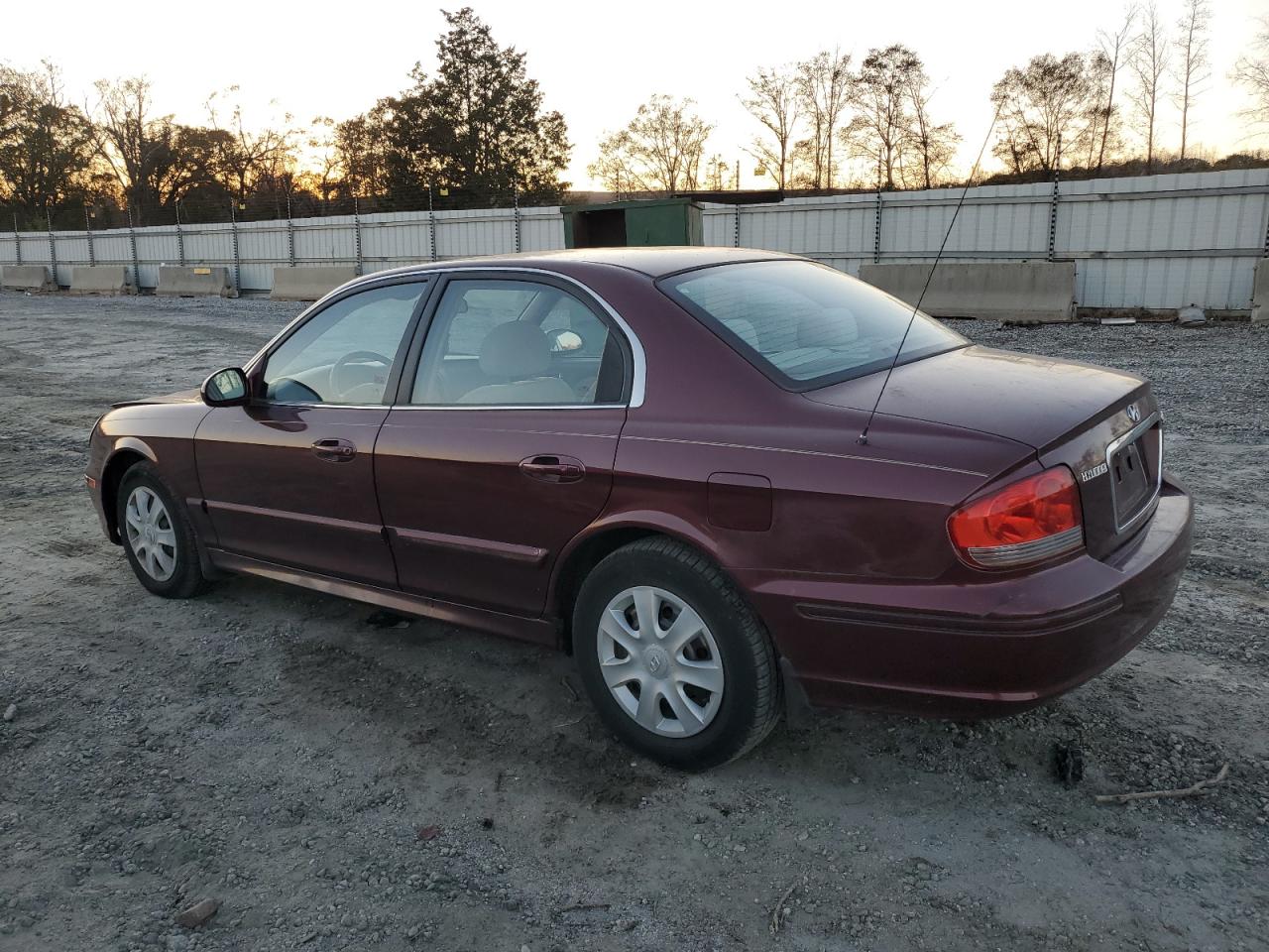 2002 Hyundai Sonata - Image 2
