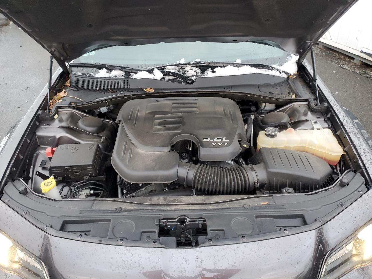 2021 Chrysler 300 - Image 11
