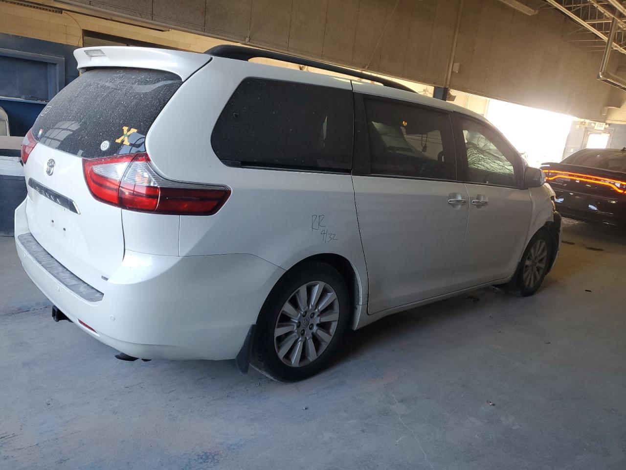 2015 Toyota Sienna - Image 3