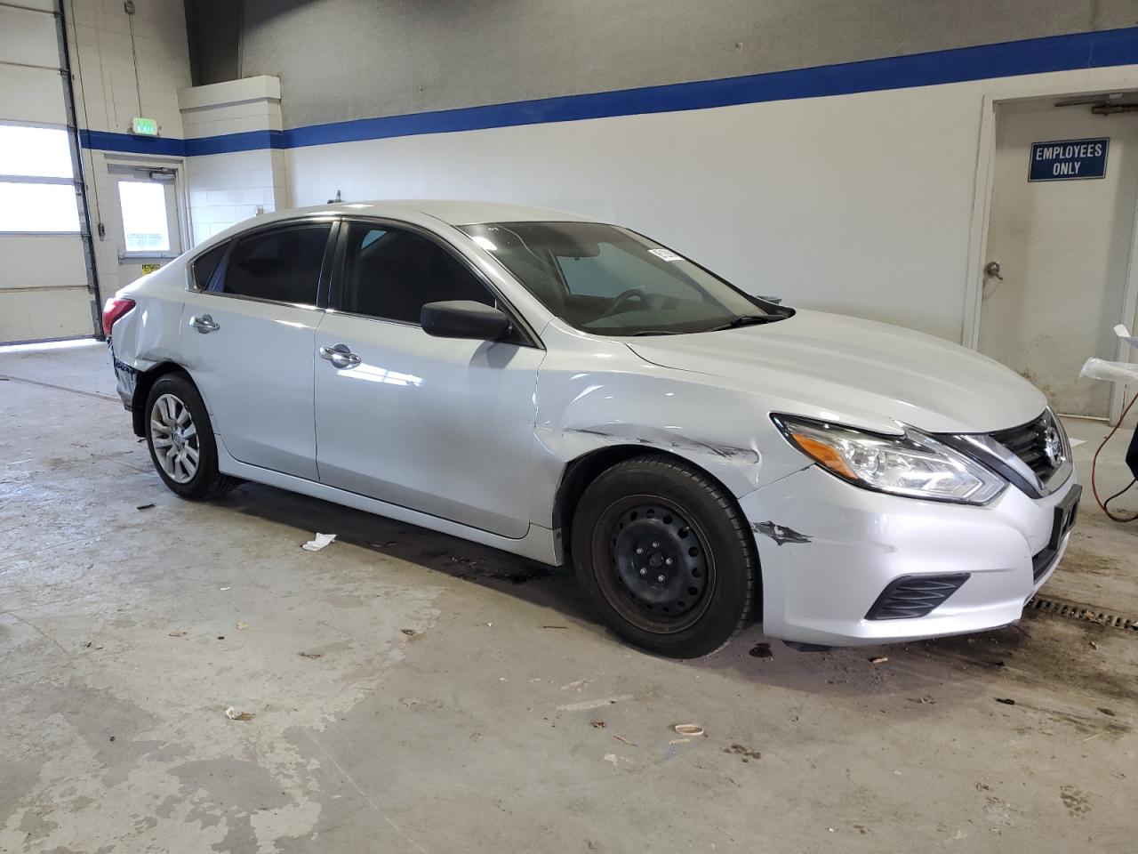2017 Nissan Altima - Image 4