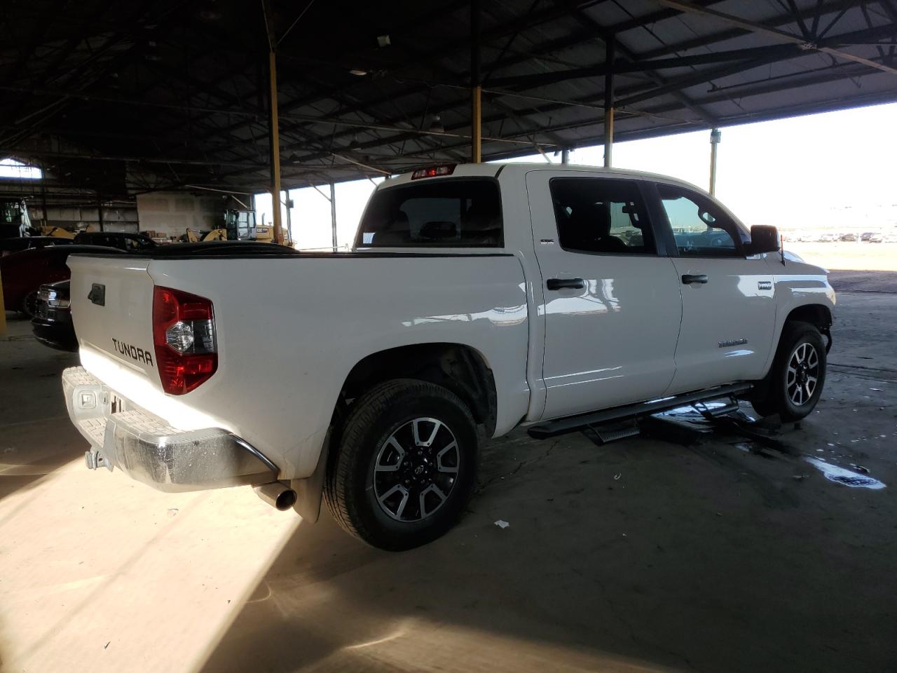 VIN 5TFDY5F13JX688625 2018 TOYOTA TUNDRA no.3