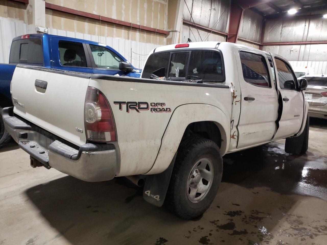 2015 Toyota Tacoma - Image 3