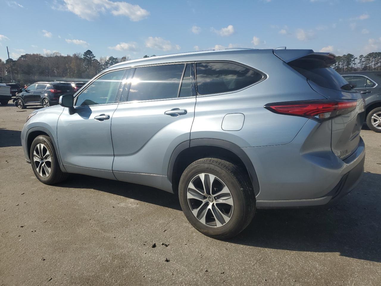 2021 Toyota Highlander - Image 2