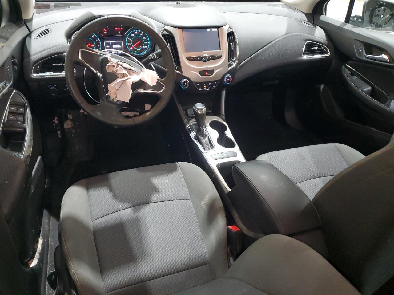 2018 Chevrolet Cruze - Image 8