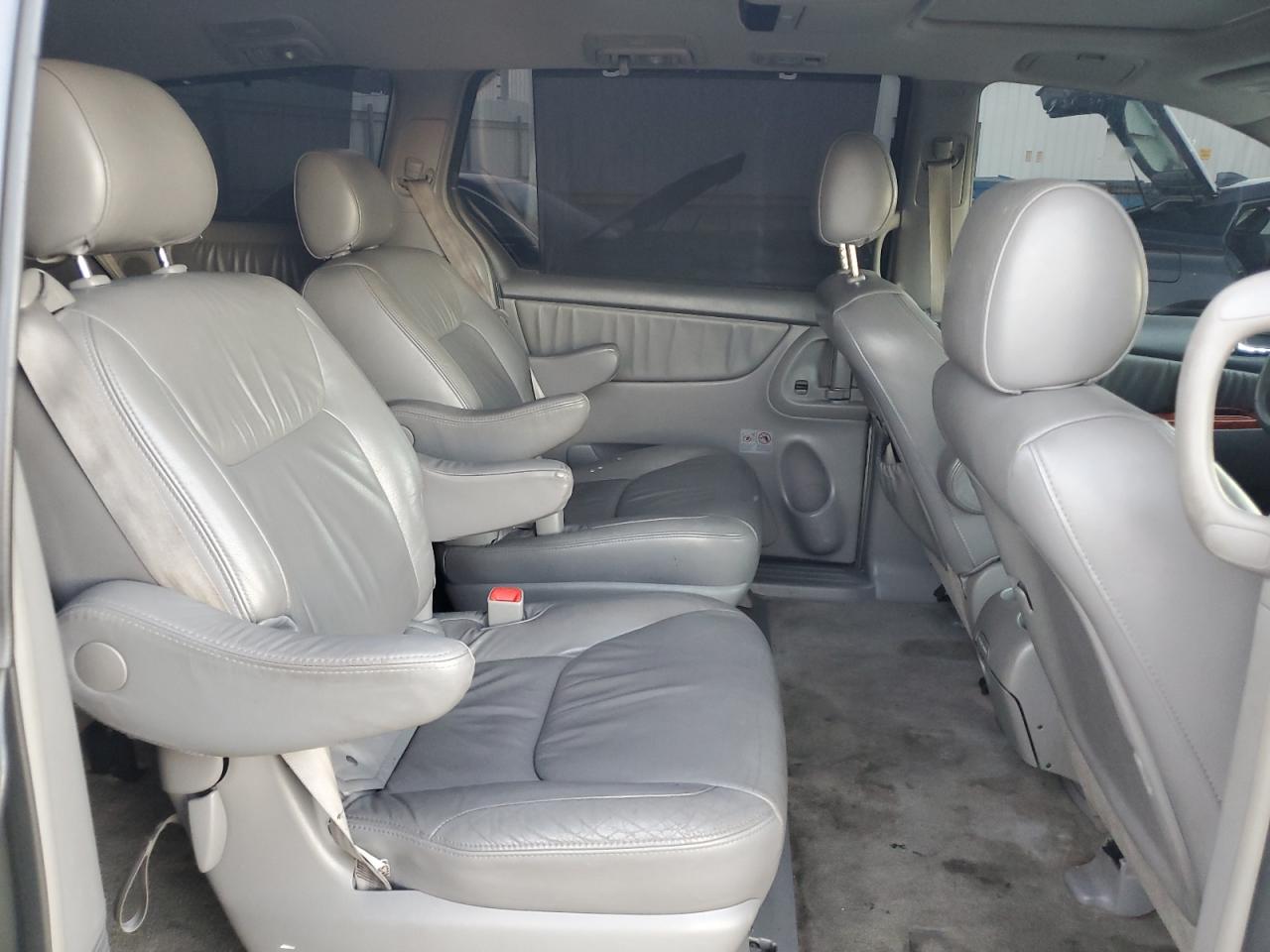 2007 Toyota Sienna - Image 11
