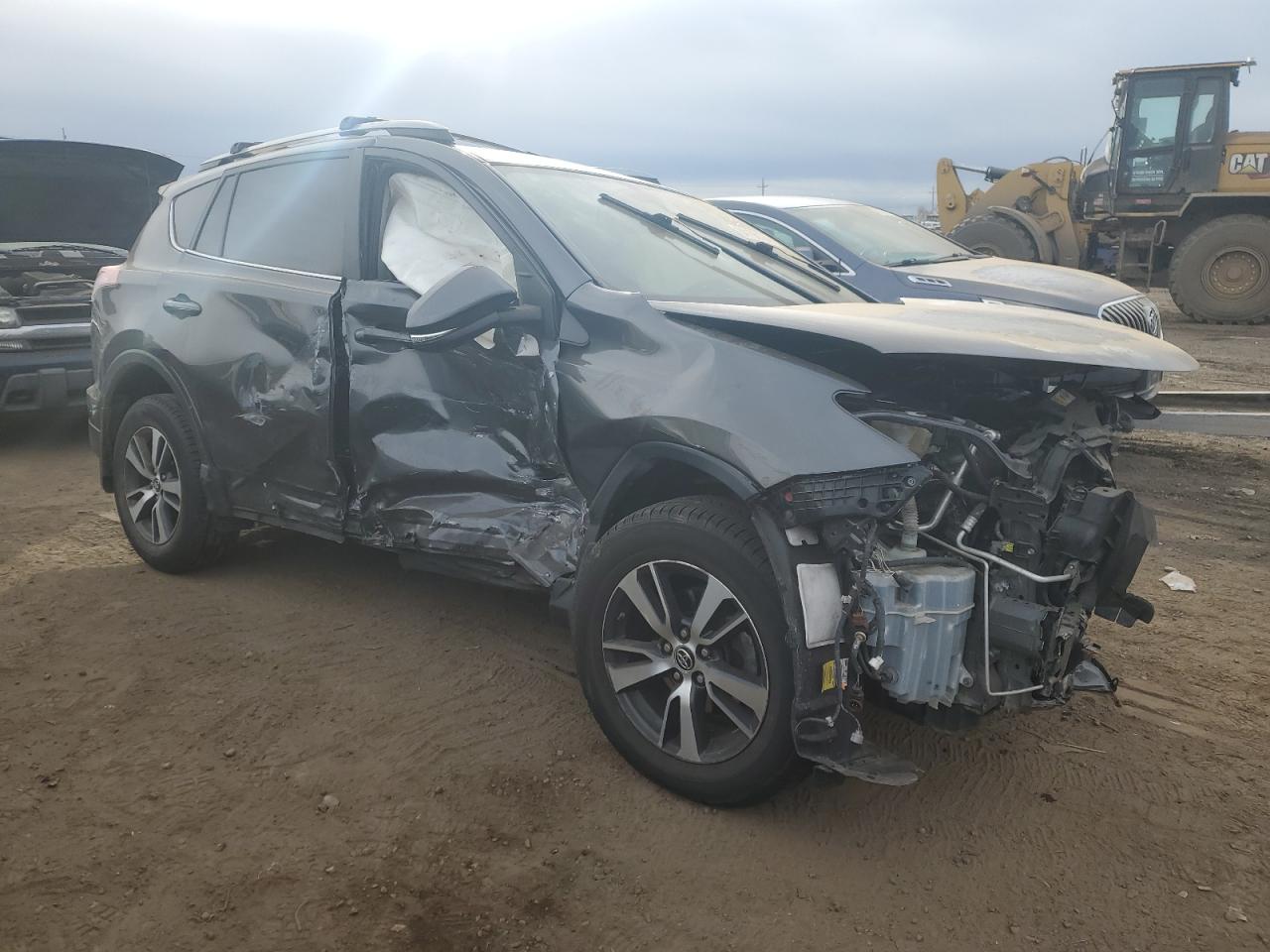 VIN JTMRFREV4HJ108075 2017 TOYOTA RAV4 no.4