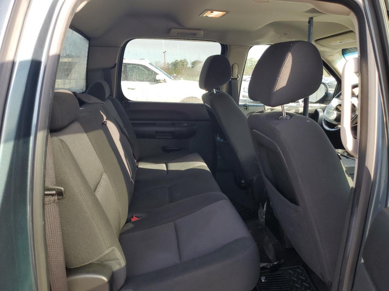 2012 Chevrolet Silverado - Image 11