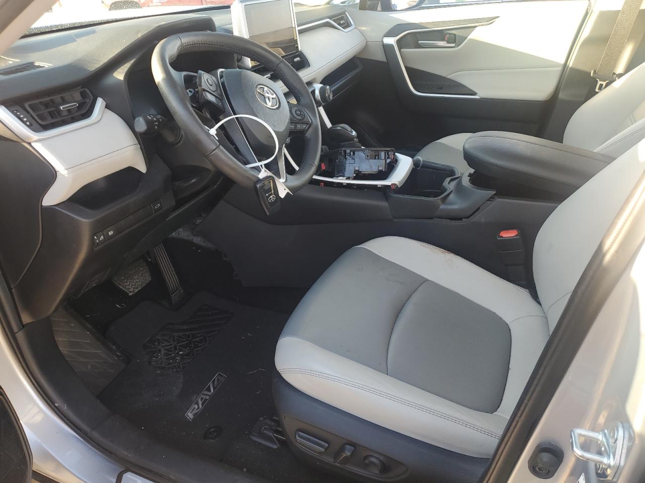 2024 Toyota RAV 4 - Image 7