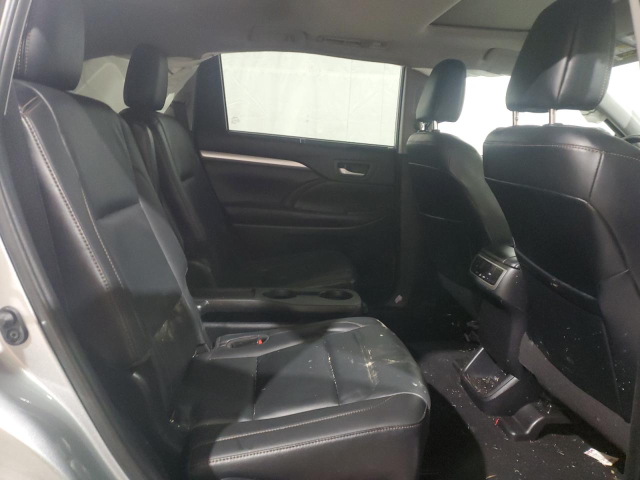 2019 Toyota Highlander - Image 11