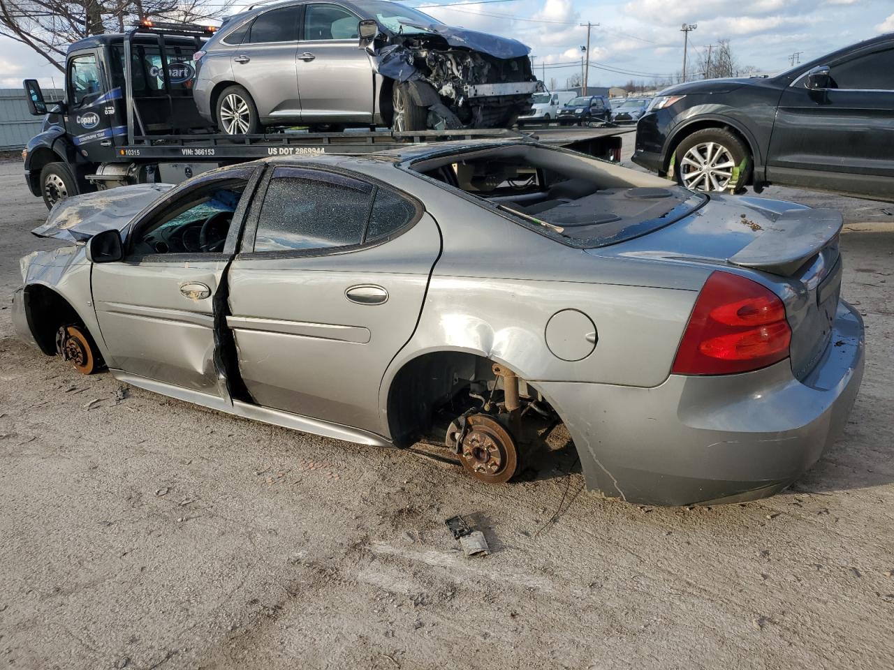 2008 Pontiac Grand Prix - Image 2