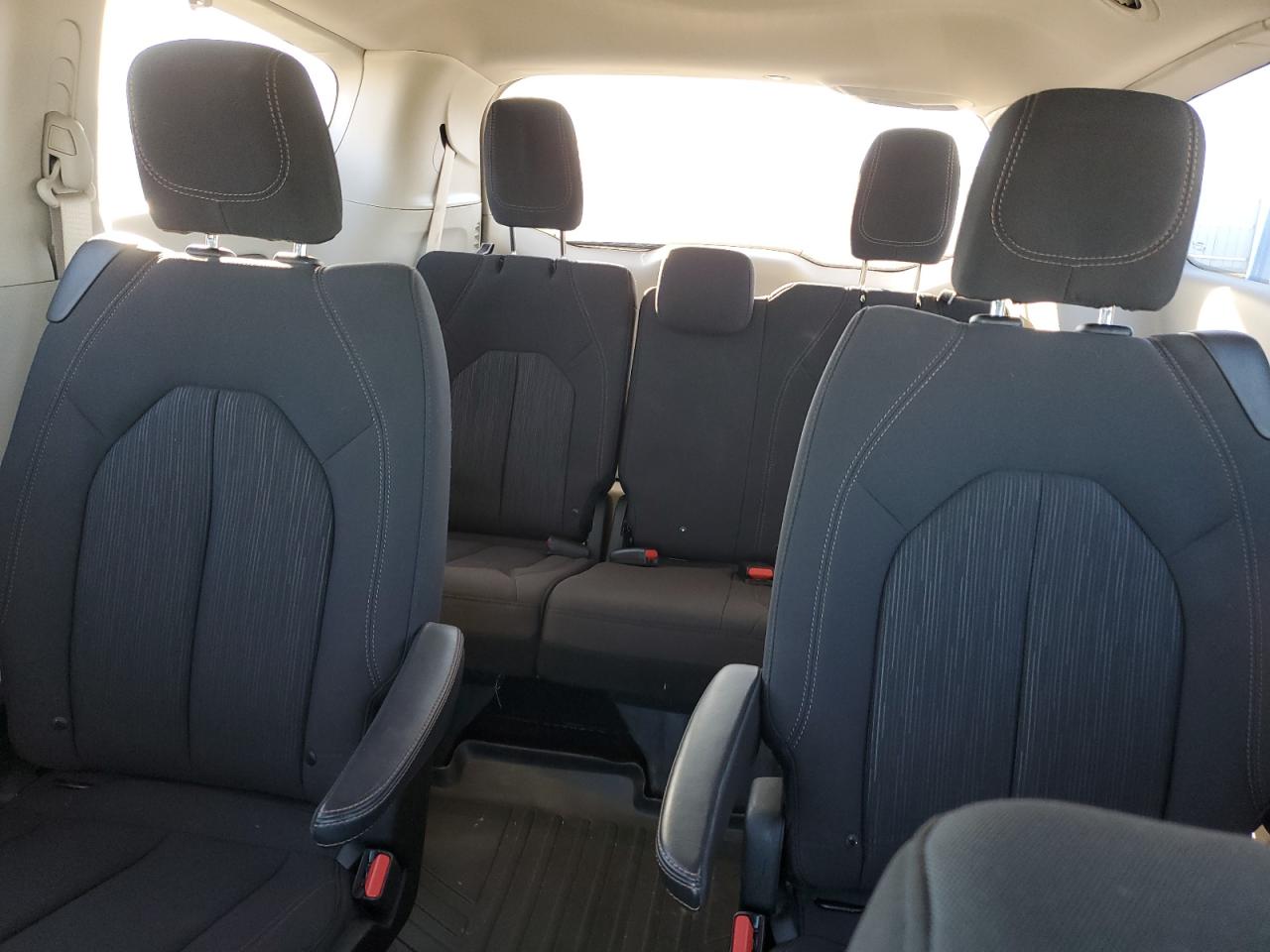 2019 Chrysler Pacifica - Image 10