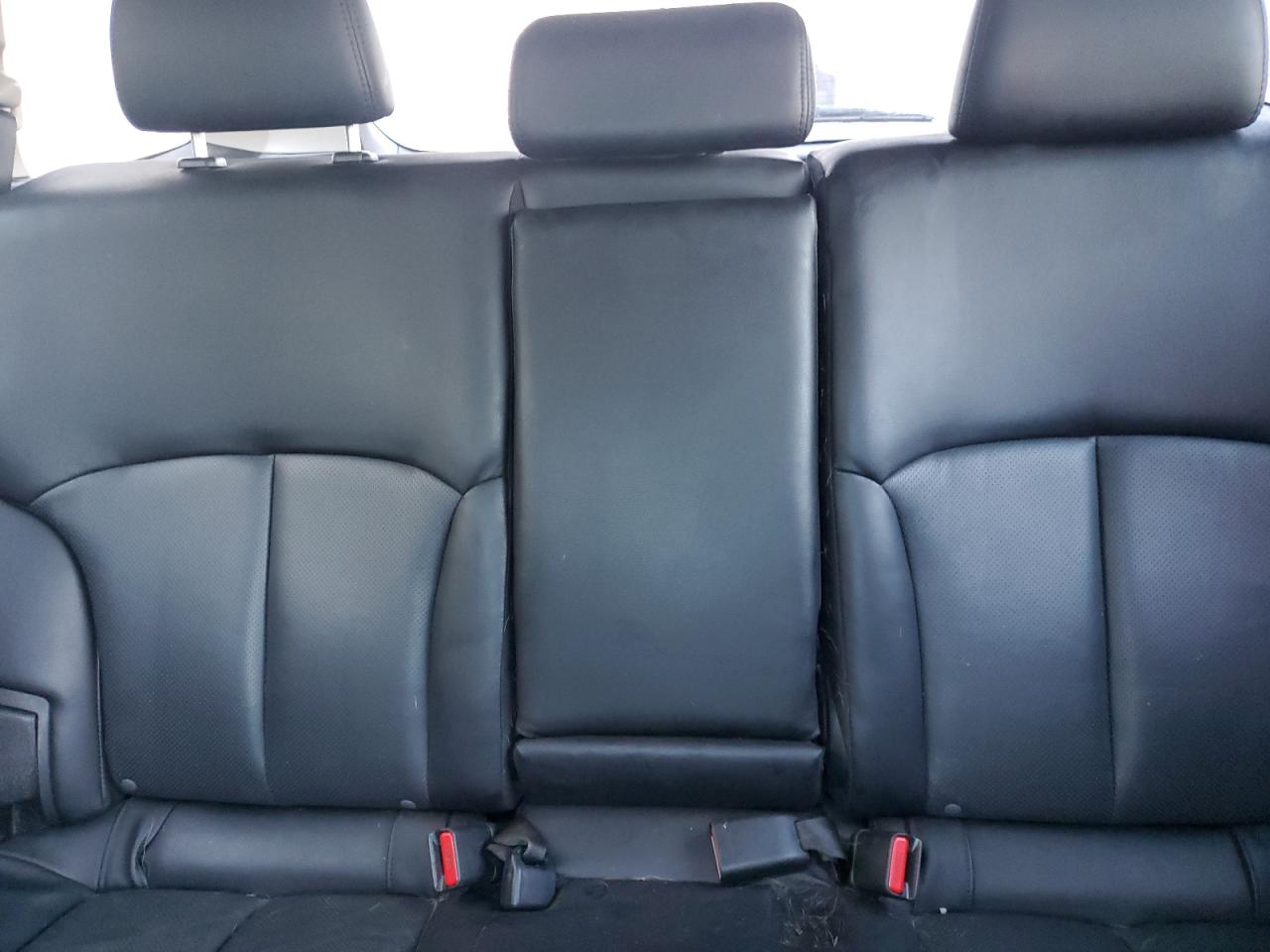 2011 Subaru Outback - Image 10