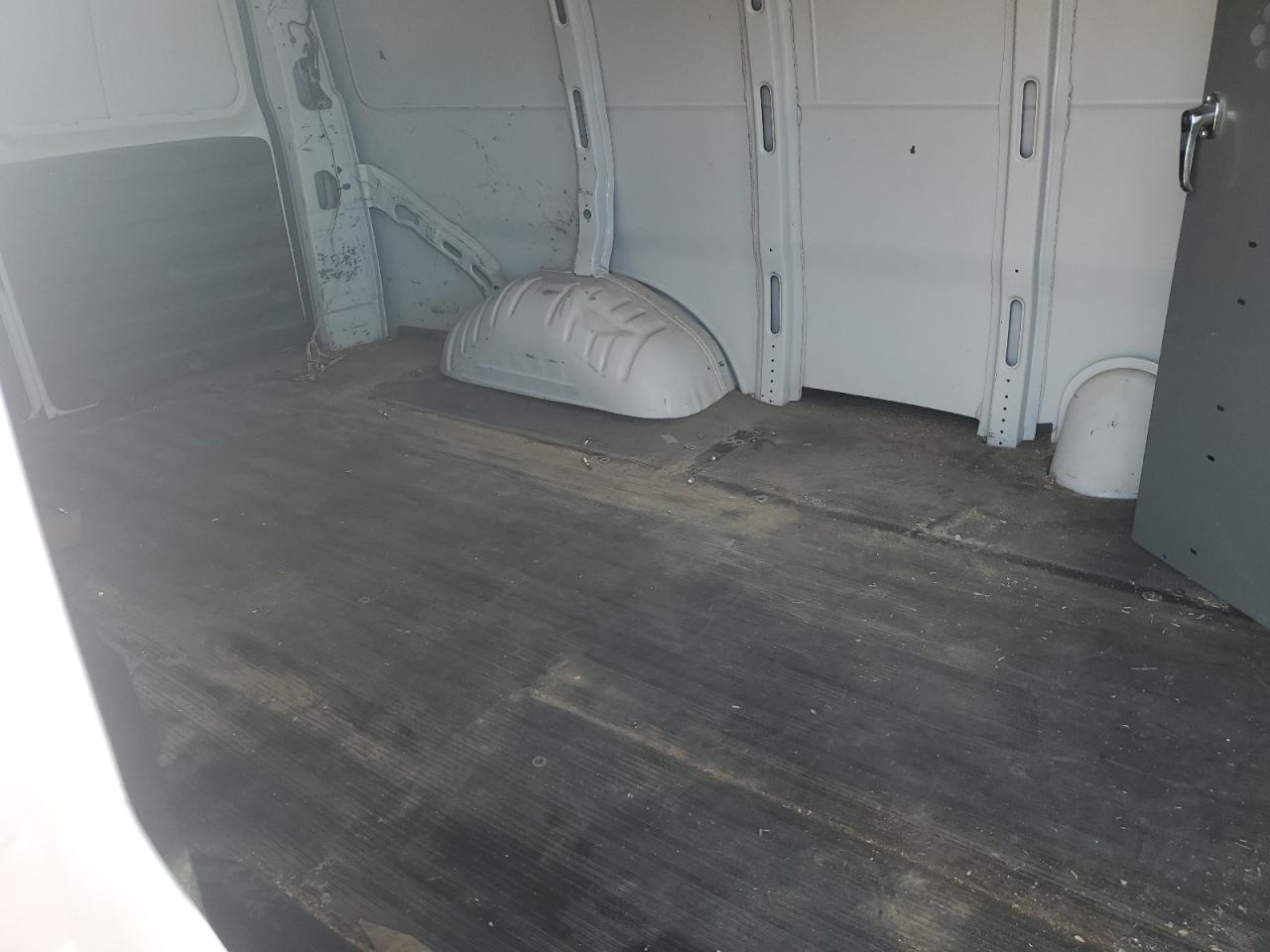 2006 Chevrolet Express - Image 11