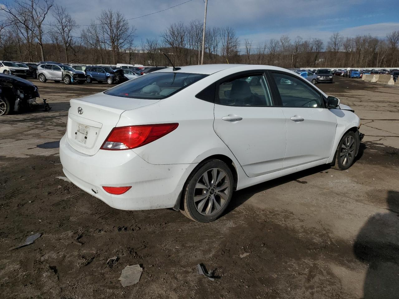 VIN KMHCT4AE5HU333106 2017 HYUNDAI ACCENT no.3