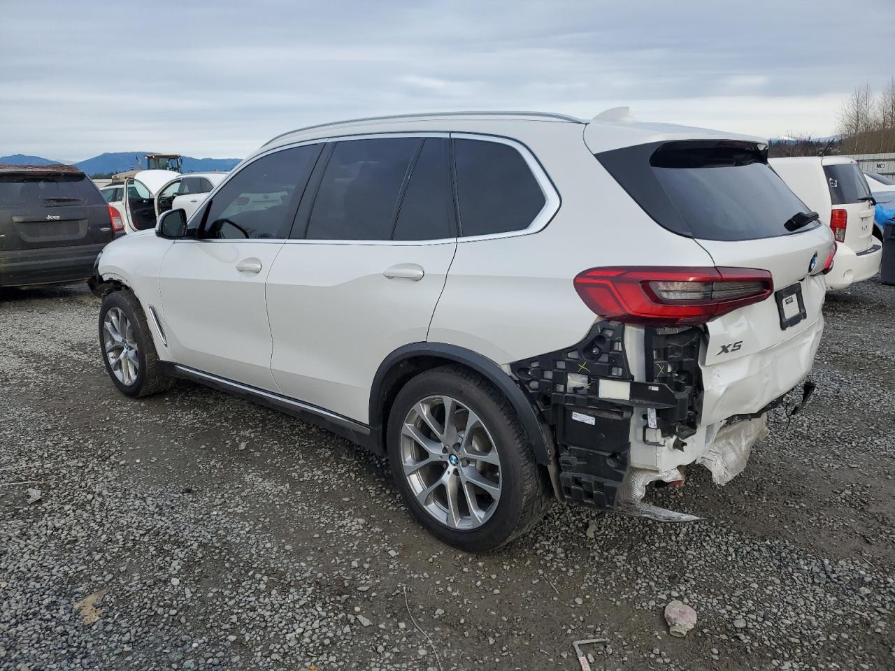 VIN 5UXCR6C54KLL02551 2019 BMW X5 no.2