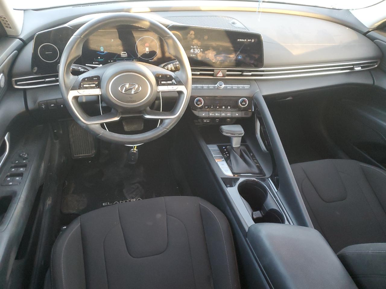 2023 Hyundai Elantra - Image 8