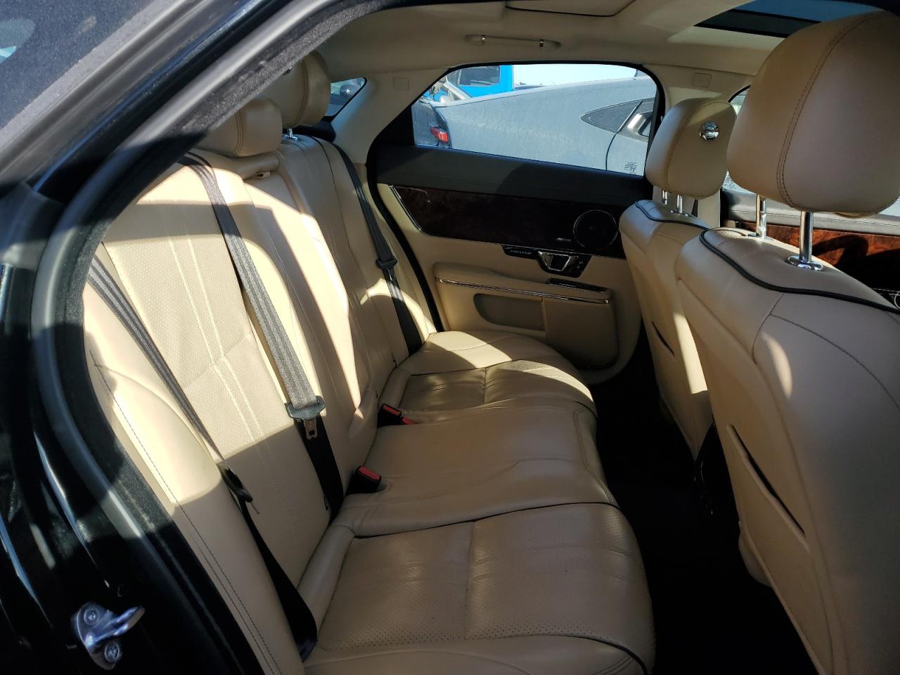 2017 Jaguar XJ - Image 10