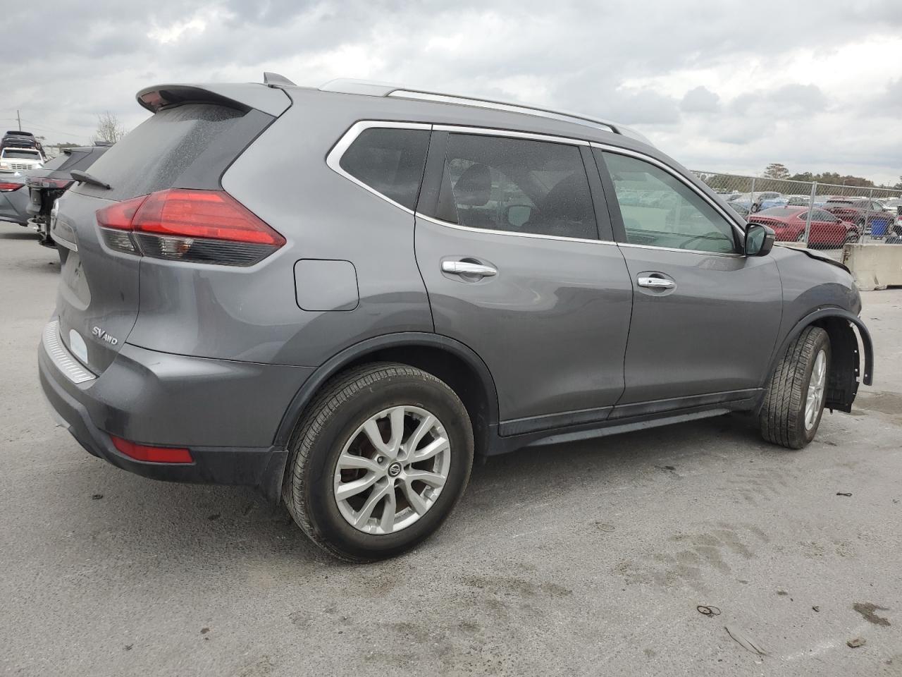 2017 Nissan Rogue - Image 3