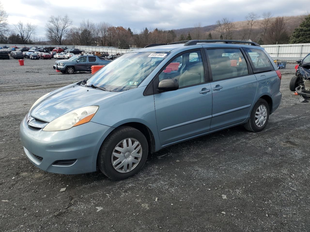 2007 Toyota Sienna - Image 1