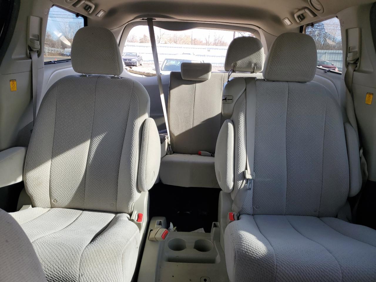 2011 Toyota Sienna - Image 10