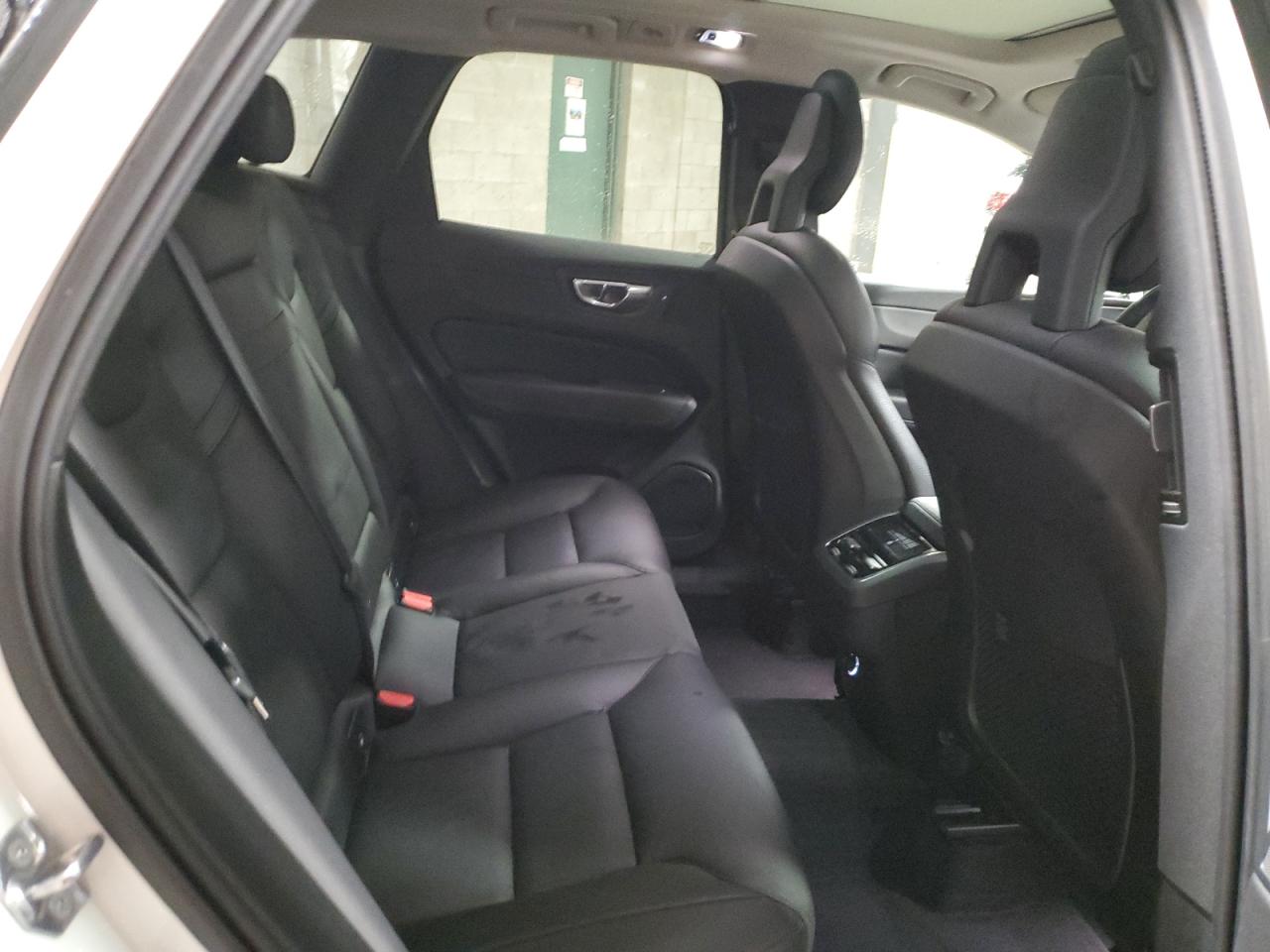 2018 Volvo XC60 - Image 11