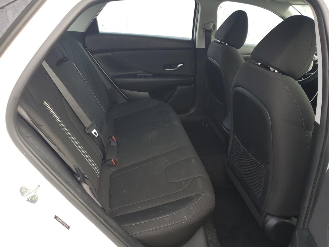 2022 Hyundai Elantra - Image 11